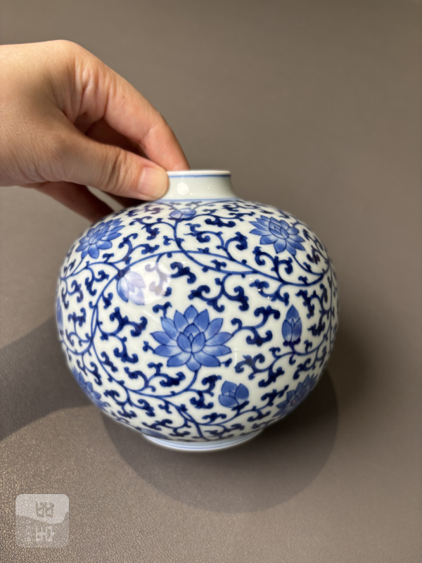 清雍正 青花缠枝莲纹花囊 - 图7